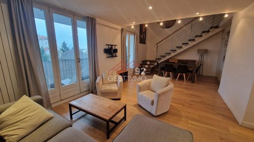 Apartment / Etagenwohnung in Colombes, Hauts-de-Seine