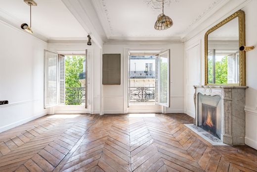 Appartement in Montmartre, Abbesses, Grandes-Carrières, Paris