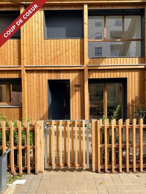 Apartment / Etagenwohnung in Nanterre, Hauts-de-Seine