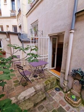 Apartment / Etagenwohnung in Montmartre, Abbesses, Grandes-Carrières, Paris