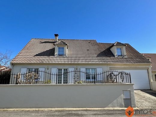 Casa di lusso a Chanteloup-en-Brie, Seine-et-Marne