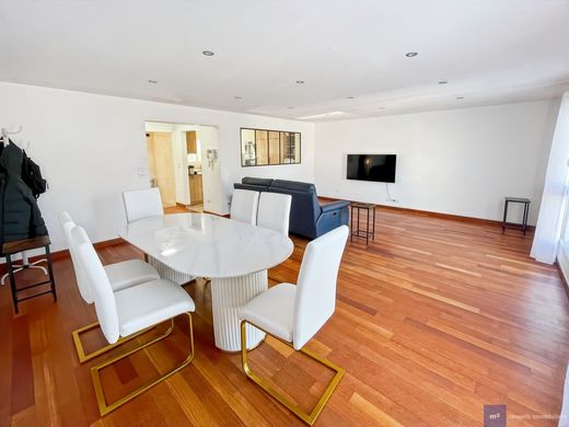 Luxus-Haus in Issy-les-Moulineaux, Hauts-de-Seine