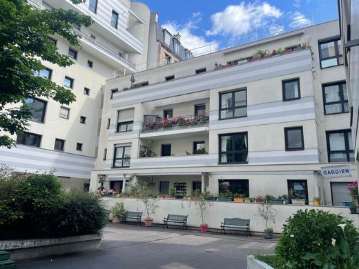 Apartment / Etagenwohnung in Belleville, Père-Lachaise, Ménilmontant, Paris
