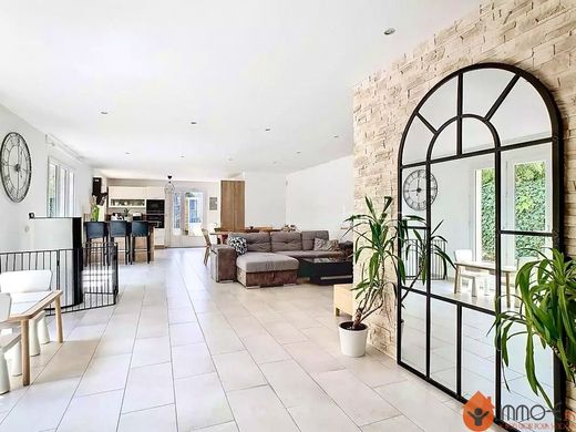 Luxury home in Saint-Germain-sur-Morin, Seine-et-Marne