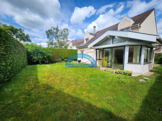 Luxury home in Noiseau, Val-de-Marne