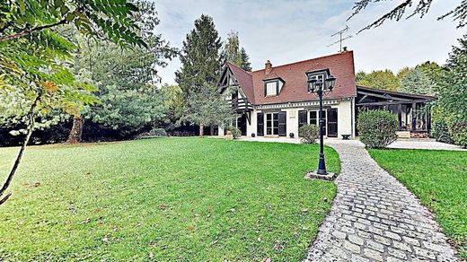 Casa di lusso a Saint-Sauveur-sur-École, Seine-et-Marne