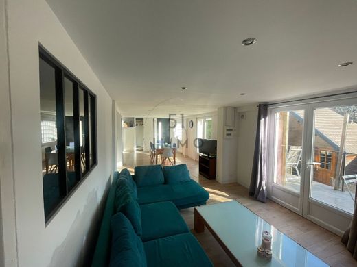 Apartment in Fontenay-aux-Roses, Hauts-de-Seine