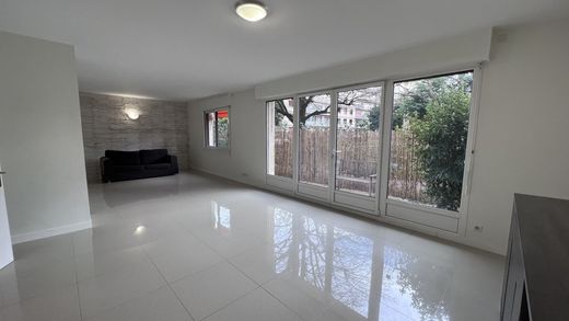 Apartment in Neuilly-sur-Seine, Hauts-de-Seine