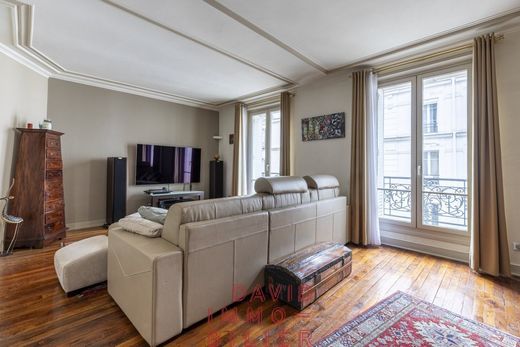 Appartement à Montmartre, Abbesses, Grandes-Carrières, Paris