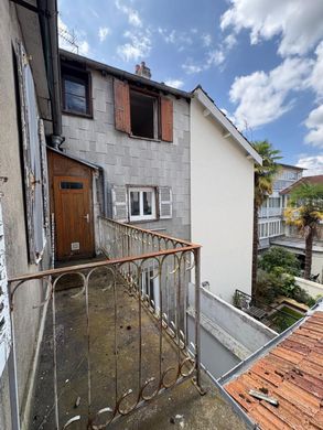 Edificio en Pau, Pirineos Atlánticos