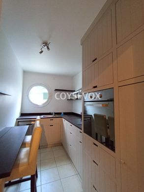Apartment / Etagenwohnung in Issy-les-Moulineaux, Hauts-de-Seine