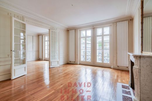 Apartment / Etagenwohnung in Tour Eiffel, Invalides – Ecole Militaire, Saint-Thomas d’Aquin, Paris