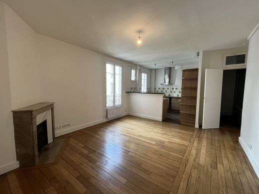 Apartment in Buttes-Chaumont, Villette, Bas Belleville, Paris