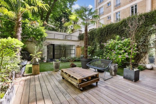 Apartment in La Muette, Auteuil, Porte Dauphine, Paris