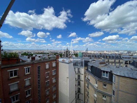 Apartment in Montmartre, Abbesses, Grandes-Carrières, Paris