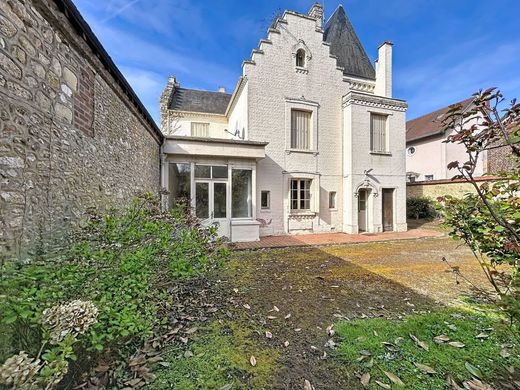 Luxury home in Gisors, Eure