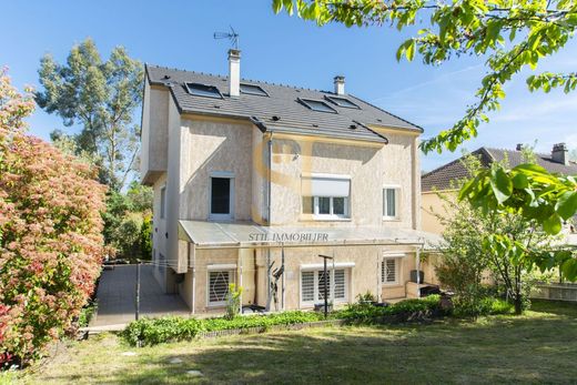 Luksusowy dom w Boussy-Saint-Antoine, Essonne