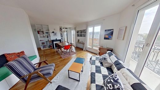 Apartment in Canal Saint Martin, Château d’Eau, Porte Saint-Denis, Paris