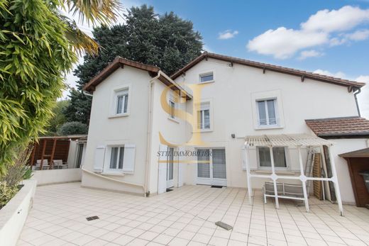 Luxury home in Orsay, Essonne