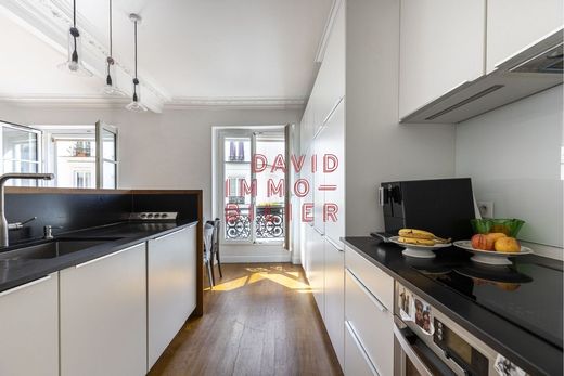 Apartment in Montmartre, Abbesses, Grandes-Carrières, Paris