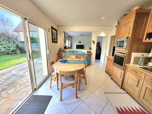 Casa di lusso a Ormesson-sur-Marne, Val-de-Marne