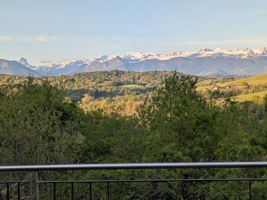 Casa di lusso a Gelos, Pirenei atlantici