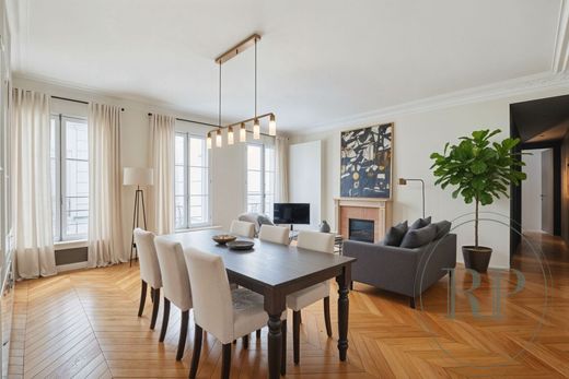 Apartment / Etagenwohnung in Saint-Germain, Odéon, Monnaie, Paris
