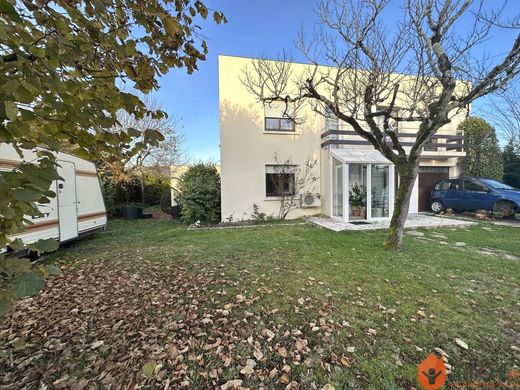 Luxury home in Canéjan, Gironde