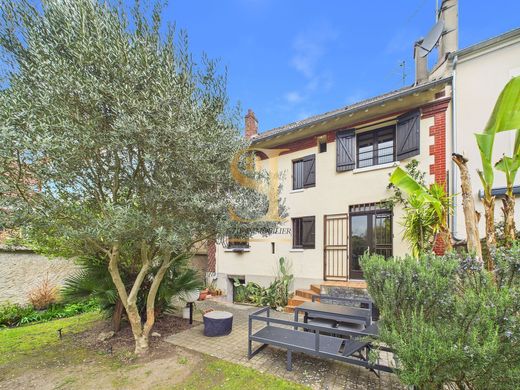 Luxury home in Mareuil-lès-Meaux, Seine-et-Marne