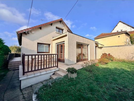 Элитный дом, Boussy-Saint-Antoine, Essonne