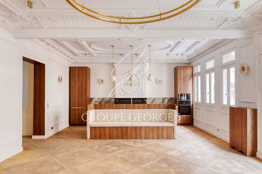 Apartment in Champs-Elysées, Madeleine, Triangle d’or, Paris