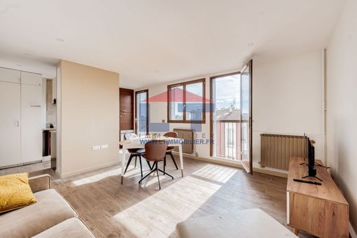 Apartment in Belleville, Père-Lachaise, Ménilmontant, Paris