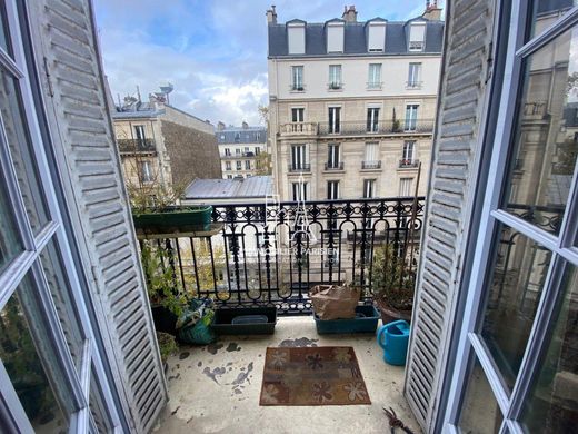 Квартира, Montmartre, Abbesses, Grandes-Carrières, Paris