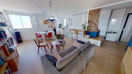 Apartment / Etagenwohnung in Buttes-Chaumont, Villette, Bas Belleville, Paris