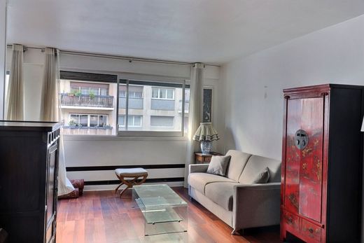 Apartment / Etagenwohnung in Motte-Picquet, Commerce, Necker, Paris