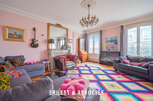 Apartment / Etagenwohnung in Canal Saint Martin, Château d’Eau, Porte Saint-Denis, Paris