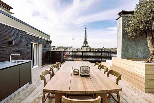 Apartment / Etagenwohnung in Tour Eiffel, Invalides – Ecole Militaire, Saint-Thomas d’Aquin, Paris