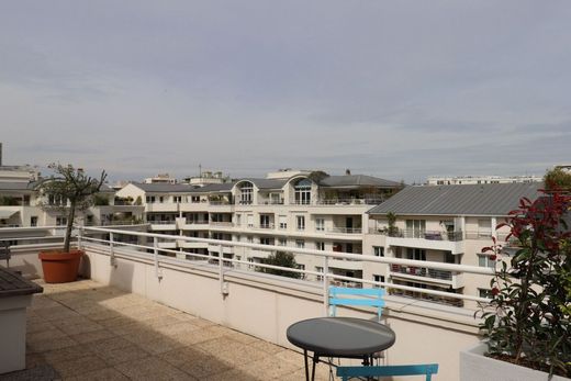 Apartment in Courbevoie, Hauts-de-Seine