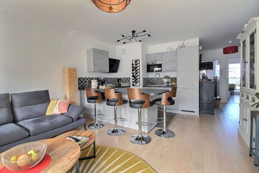 Apartment in Issy-les-Moulineaux, Hauts-de-Seine