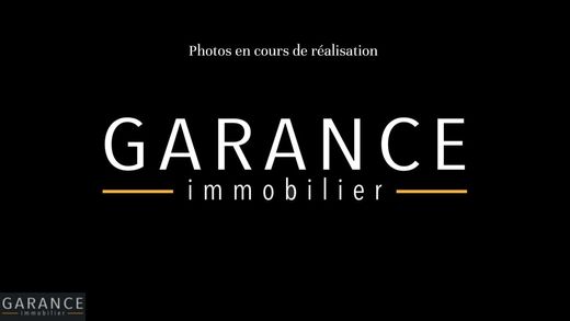 Appartement in Montmartre, Abbesses, Grandes-Carrières, Paris