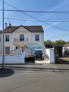 Luxury home in Pontault-Combault, Seine-et-Marne