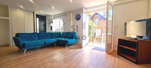 Apartament w Fontenay-aux-Roses, Hauts-de-Seine