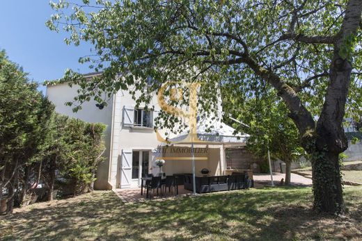 Maison de luxe à Viry-Châtillon, Essonne
