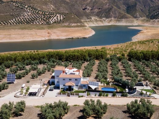 Country House in Iznájar, Province of Córdoba