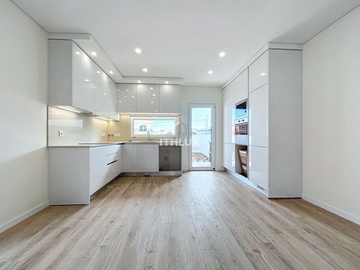 Semidetached House in Seixal, Distrito de Setúbal