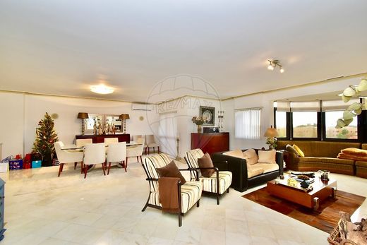 Apartment / Etagenwohnung in Amadora, Lissabon