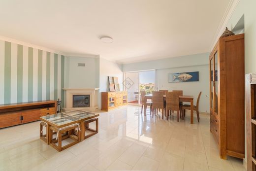 Apartment / Etagenwohnung in Alcabideche, Cascais