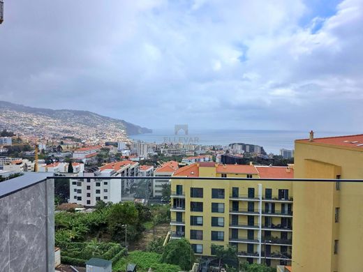 Apartment / Etagenwohnung in Funchal, Madeira