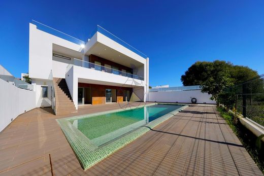 Villa Mexilhoeira Grande, Portimão