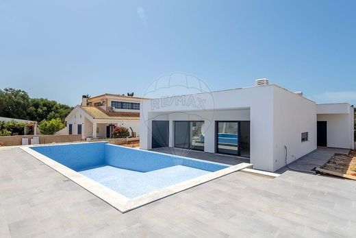 Villa in Mexilhoeira Grande, Portimão